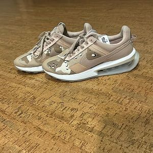 nike air max pre day se tan camo